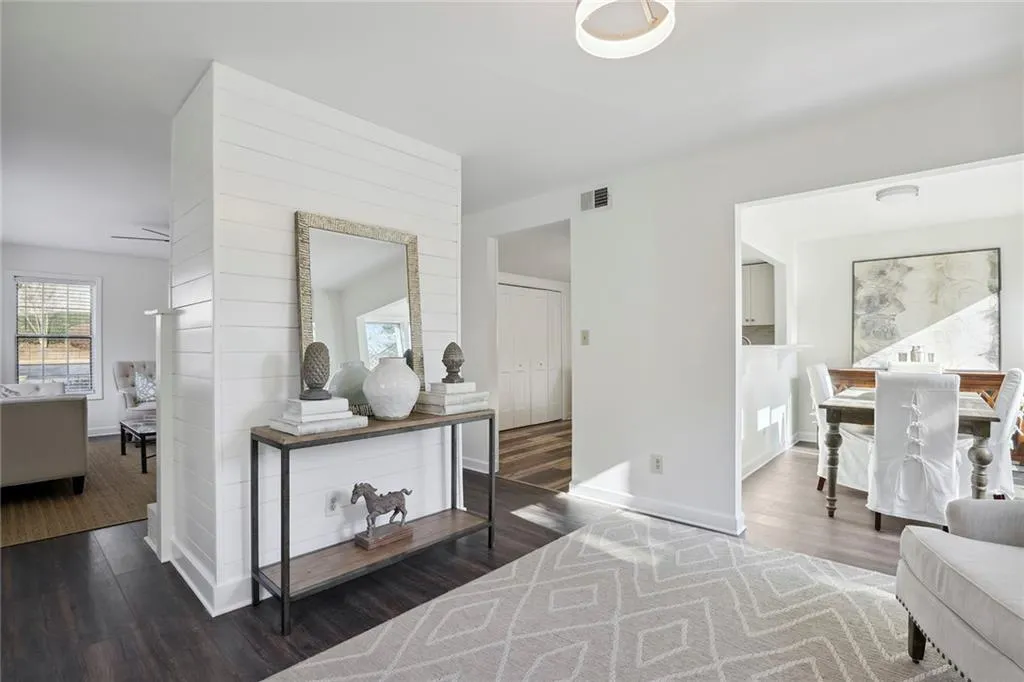 7750 Roswell Road Unit 1d, Atlanta, Georgia 30350, 3 Bedrooms Bedrooms, ,2 BathroomsBathrooms,Residential,Sold,7750 Roswell Road Unit 1d,7179175