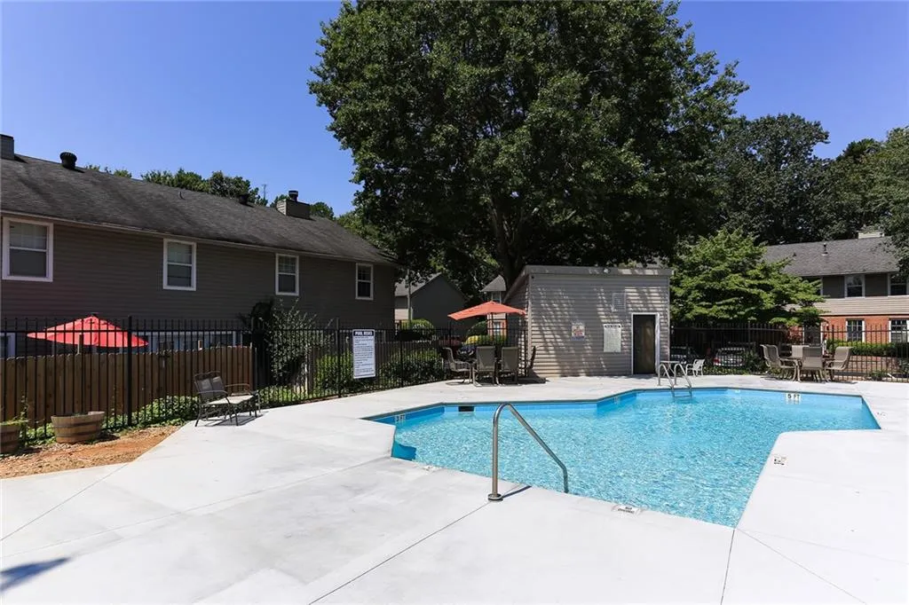 7750 Roswell Road Unit 1d, Atlanta, Georgia 30350, 3 Bedrooms Bedrooms, ,2 BathroomsBathrooms,Residential,Sold,7750 Roswell Road Unit 1d,7179175