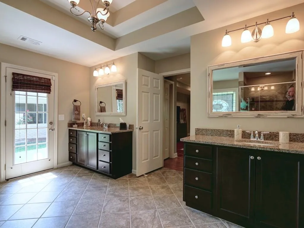 500 Riverside Parkway, Sandy Springs, Georgia 30328, 5 Bedrooms Bedrooms, ,4 BathroomsBathrooms,Residential,Sold,500 Riverside Parkway,5633092