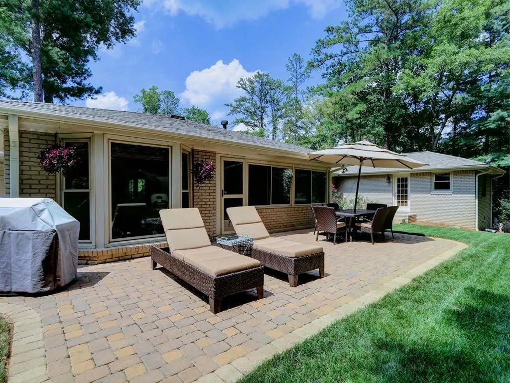 500 Riverside Parkway, Sandy Springs, Georgia 30328, 5 Bedrooms Bedrooms, ,4 BathroomsBathrooms,Residential,Sold,500 Riverside Parkway,5633092
