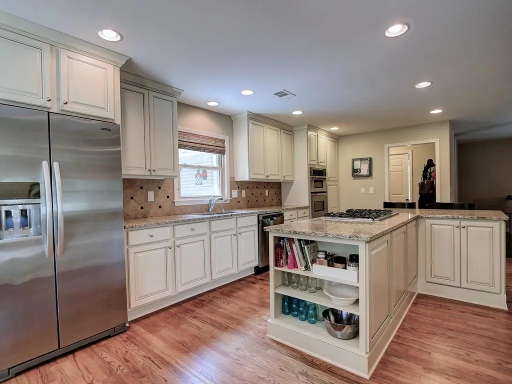 500 Riverside Parkway, Sandy Springs, Georgia 30328, 5 Bedrooms Bedrooms, ,4 BathroomsBathrooms,Residential,Sold,500 Riverside Parkway,5633092
