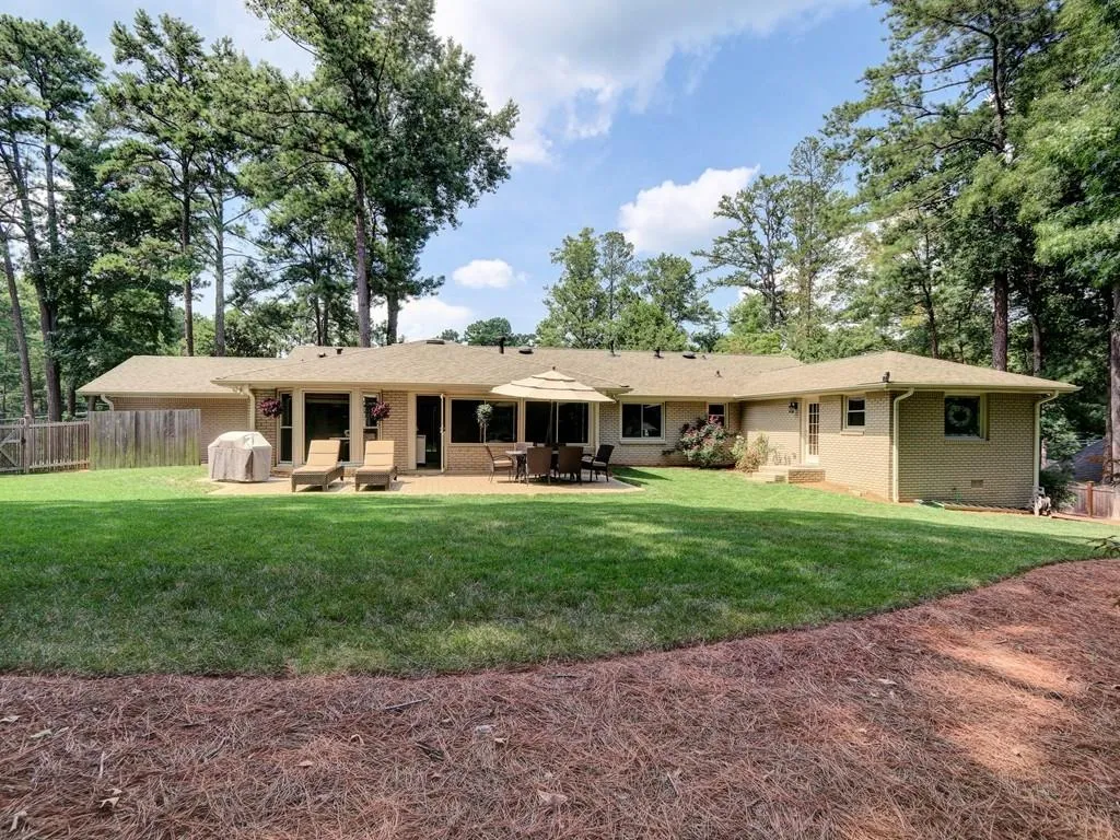 500 Riverside Parkway, Sandy Springs, Georgia 30328, 5 Bedrooms Bedrooms, ,4 BathroomsBathrooms,Residential,Sold,500 Riverside Parkway,5633092