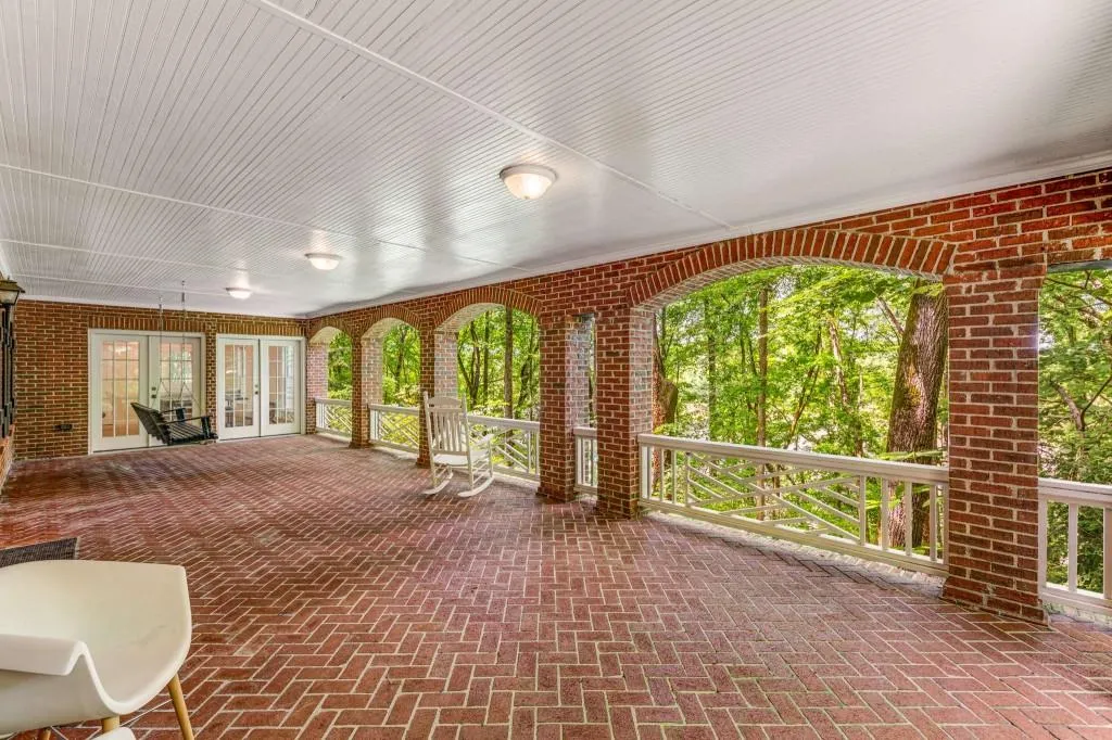 130 River Landing Ne, Sandy Springs, Georgia 30350, 5 Bedrooms Bedrooms, ,4 BathroomsBathrooms,Residential,Sold,130 River Landing Ne,7577155