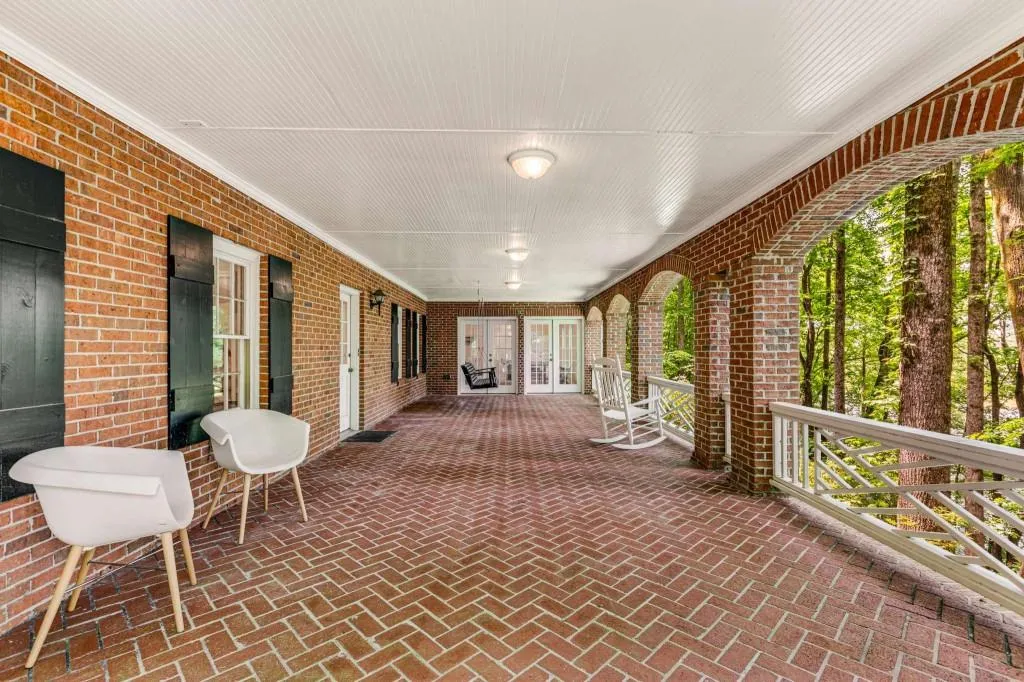 130 River Landing Ne, Sandy Springs, Georgia 30350, 5 Bedrooms Bedrooms, ,4 BathroomsBathrooms,Residential,Sold,130 River Landing Ne,7577155