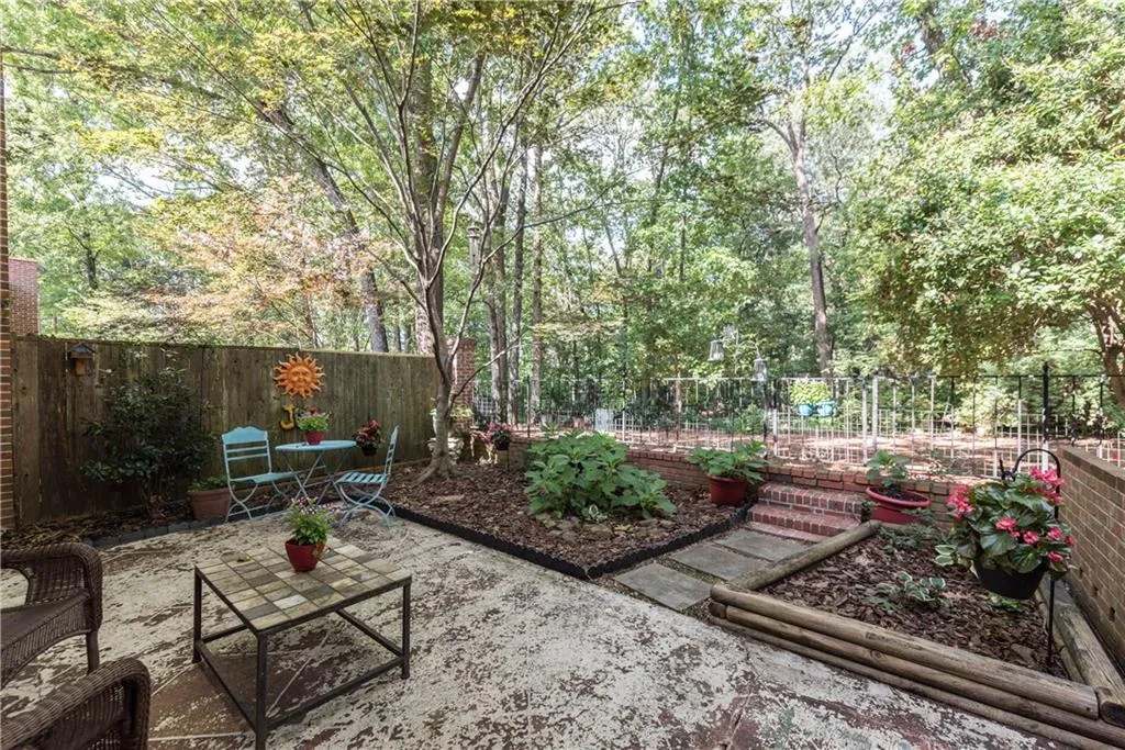 322 The Chace, Sandy Springs, Georgia 30328, 3 Bedrooms Bedrooms, ,2 BathroomsBathrooms,Residential,Sold,322 The Chace,5896119