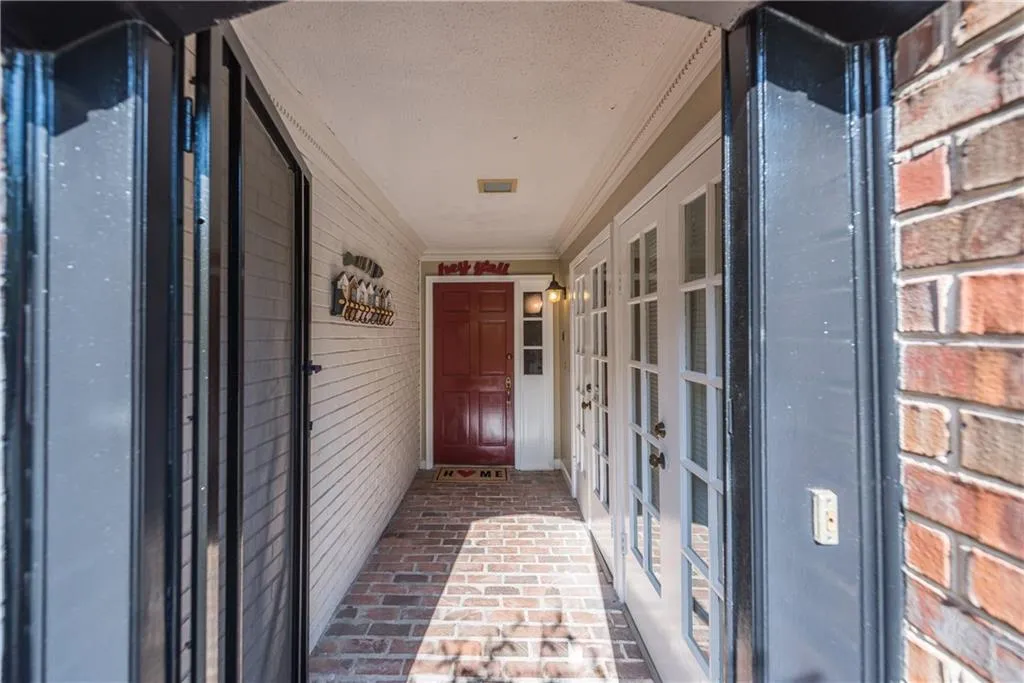 322 The Chace, Sandy Springs, Georgia 30328, 3 Bedrooms Bedrooms, ,2 BathroomsBathrooms,Residential,Sold,322 The Chace,5896119