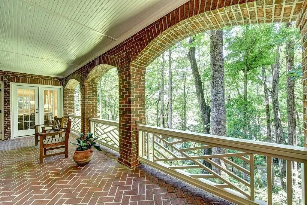 130 River Landing, Sandy Springs, Georgia 30350, 5 Bedrooms Bedrooms, ,4 BathroomsBathrooms,Residential,Sold,130 River Landing,6562223