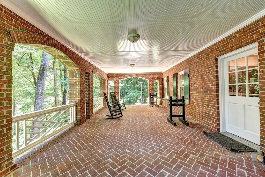 130 River Landing, Sandy Springs, Georgia 30350, 5 Bedrooms Bedrooms, ,4 BathroomsBathrooms,Residential,Sold,130 River Landing,6562223
