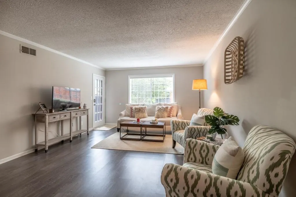 6851 Roswell Road Unit E-1, Sandy Springs, Georgia 30328, 3 Bedrooms Bedrooms, ,2 BathroomsBathrooms,Residential,Sold,6851 Roswell Road Unit E-1,6769954