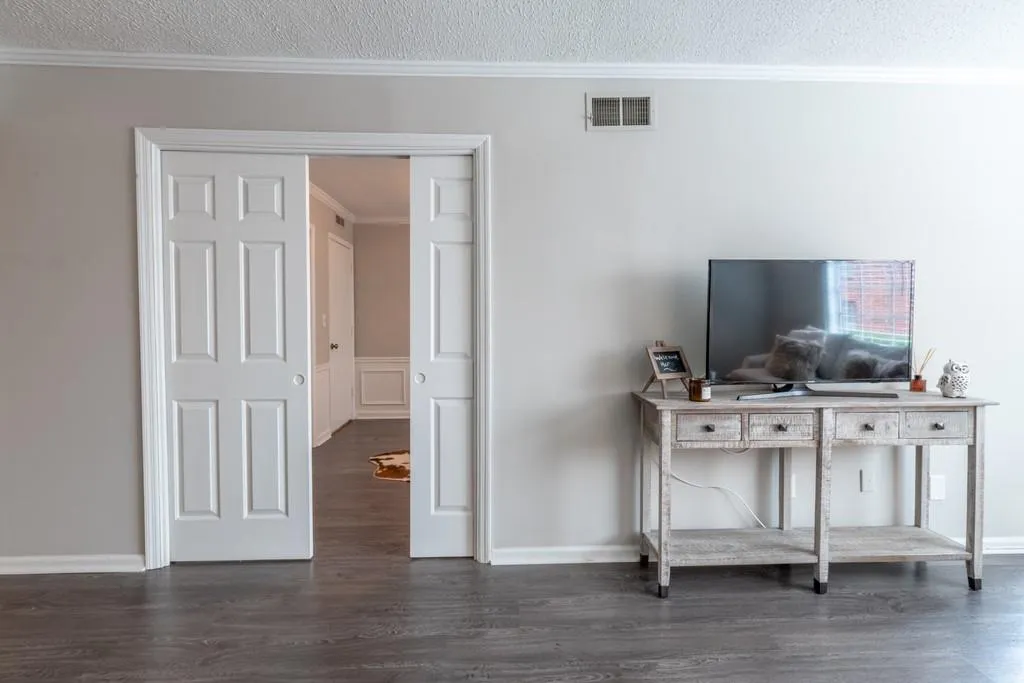 6851 Roswell Road Unit E-1, Sandy Springs, Georgia 30328, 3 Bedrooms Bedrooms, ,2 BathroomsBathrooms,Residential,Sold,6851 Roswell Road Unit E-1,6769954