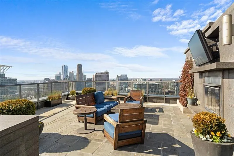 3630 Peachtree Road Ne Unit 1909, Atlanta, Georgia 30326, 1 Bedroom Bedrooms, ,1 BathroomBathrooms,Residential,For Sale,3630 Peachtree Road Ne Unit 1909,7625265
