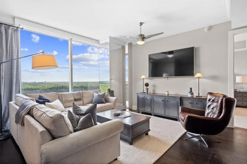 3630 Peachtree Road Ne Unit 1909, Atlanta, Georgia 30326, 1 Bedroom Bedrooms, ,1 BathroomBathrooms,Residential,For Sale,3630 Peachtree Road Ne Unit 1909,7625265
