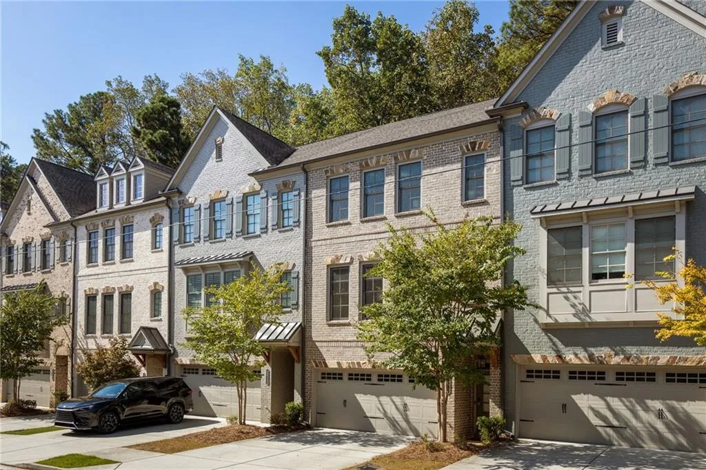 2504 Skyland Drive Ne Unit 18, Brookhaven, Georgia 30319, 4 Bedrooms Bedrooms, ,3 BathroomsBathrooms,Residential,For Sale,2504 Skyland Drive Ne Unit 18,7668817