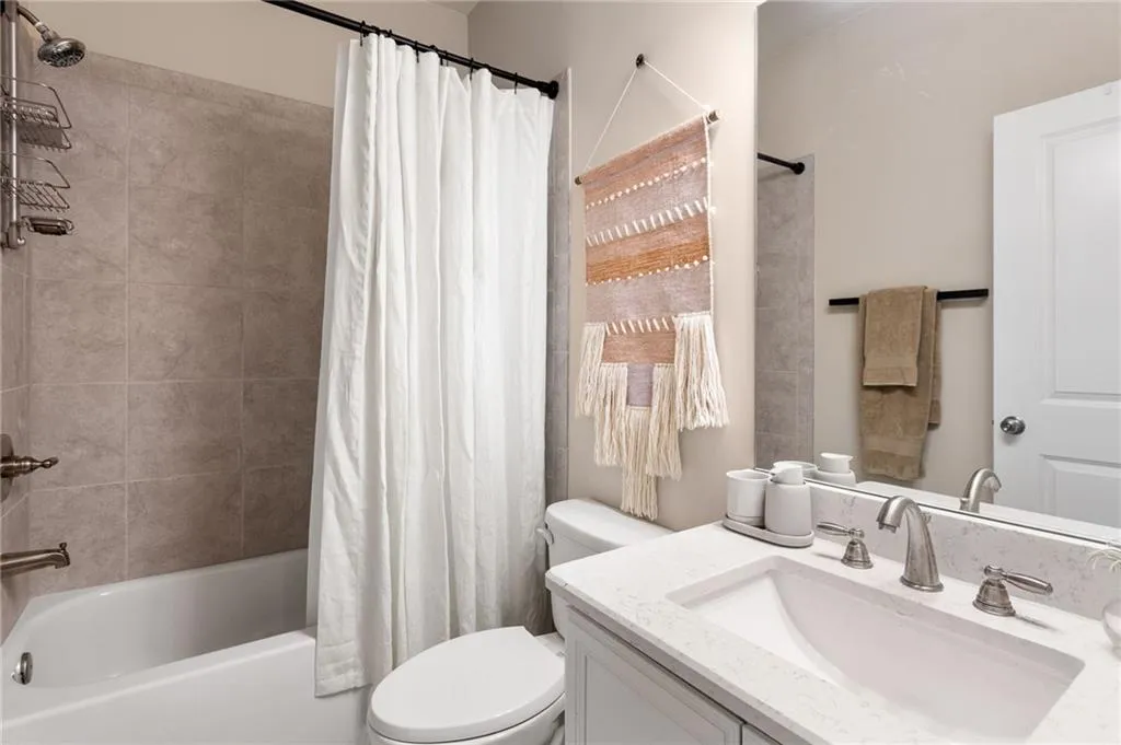 2504 Skyland Drive Ne Unit 18, Brookhaven, Georgia 30319, 4 Bedrooms Bedrooms, ,3 BathroomsBathrooms,Residential,For Sale,2504 Skyland Drive Ne Unit 18,7668817