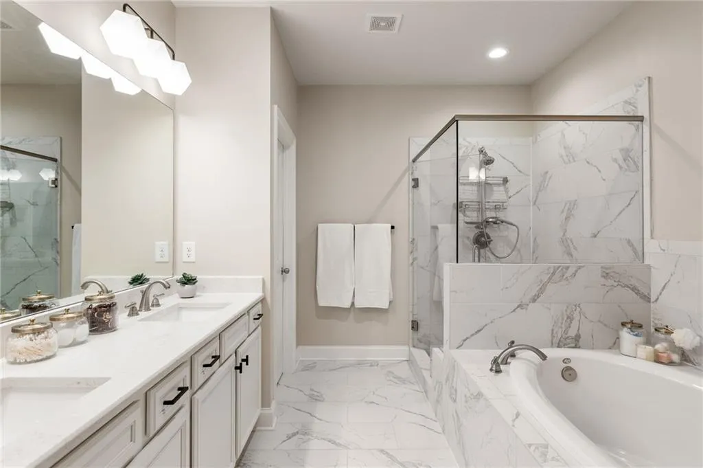 2504 Skyland Drive Ne Unit 18, Brookhaven, Georgia 30319, 4 Bedrooms Bedrooms, ,3 BathroomsBathrooms,Residential,For Sale,2504 Skyland Drive Ne Unit 18,7668817