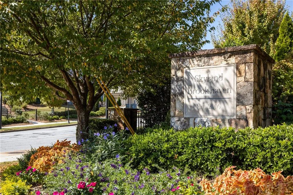 2504 Skyland Drive Ne Unit 18, Brookhaven, Georgia 30319, 4 Bedrooms Bedrooms, ,3 BathroomsBathrooms,Residential,For Sale,2504 Skyland Drive Ne Unit 18,7668817