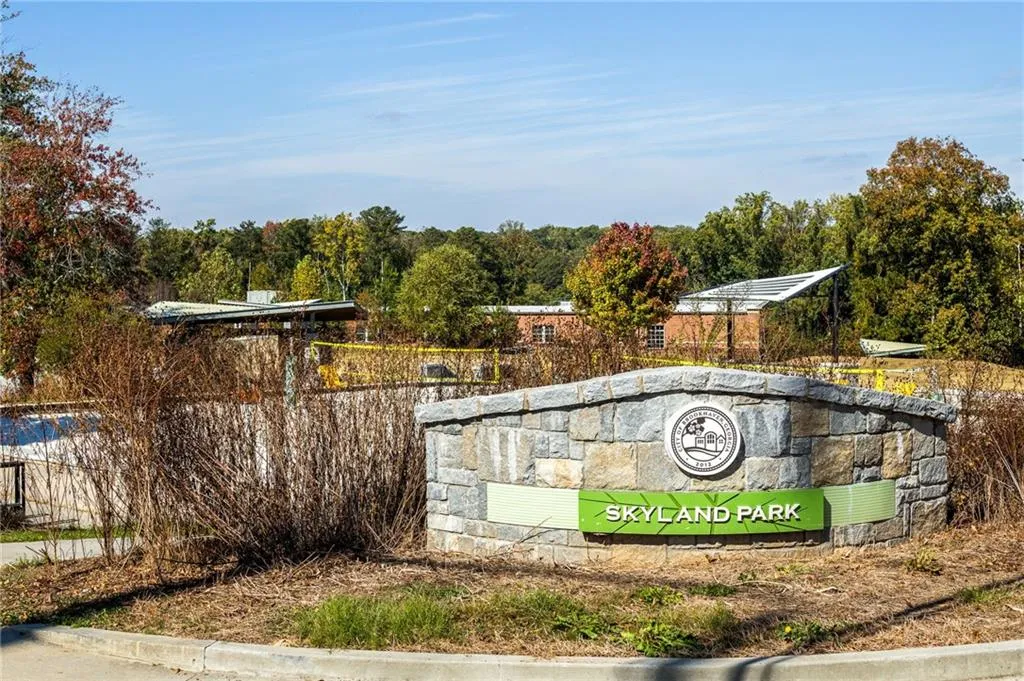 2504 Skyland Drive Ne Unit 18, Brookhaven, Georgia 30319, 4 Bedrooms Bedrooms, ,3 BathroomsBathrooms,Residential,For Sale,2504 Skyland Drive Ne Unit 18,7668817