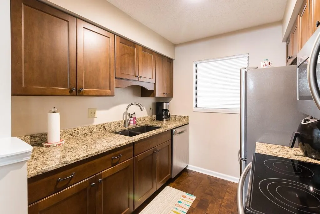 2110 Huntingdon Chase, Sandy Springs, Georgia 30350, 1 Bedroom Bedrooms, ,1 BathroomBathrooms,Residential,Sold,2110 Huntingdon Chase,6699325