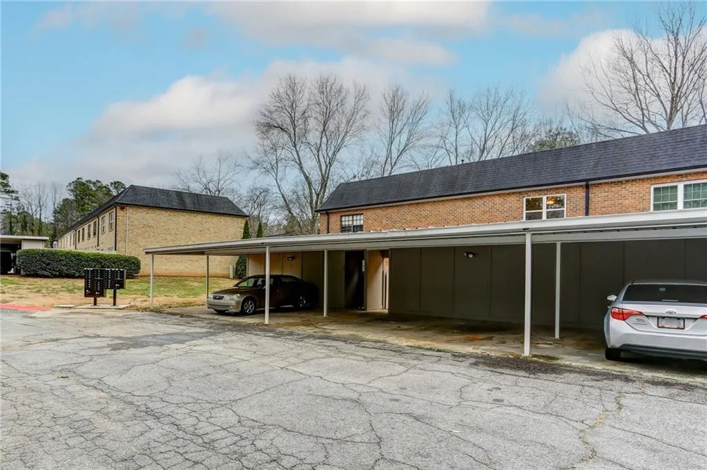 400 North River Parkway Drive Unit G, Sandy Springs, Georgia 30350, 2 Bedrooms Bedrooms, ,2 BathroomsBathrooms,Residential,Sold,400 North River Parkway Drive Unit G,7175118