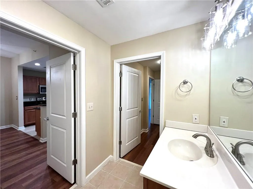 3040 Peachtree Road Nw Unit 301, Atlanta, Georgia 30305, 1 Bedroom Bedrooms, ,1 BathroomBathrooms,Residential,For Sale,3040 Peachtree Road Nw Unit 301,7647854