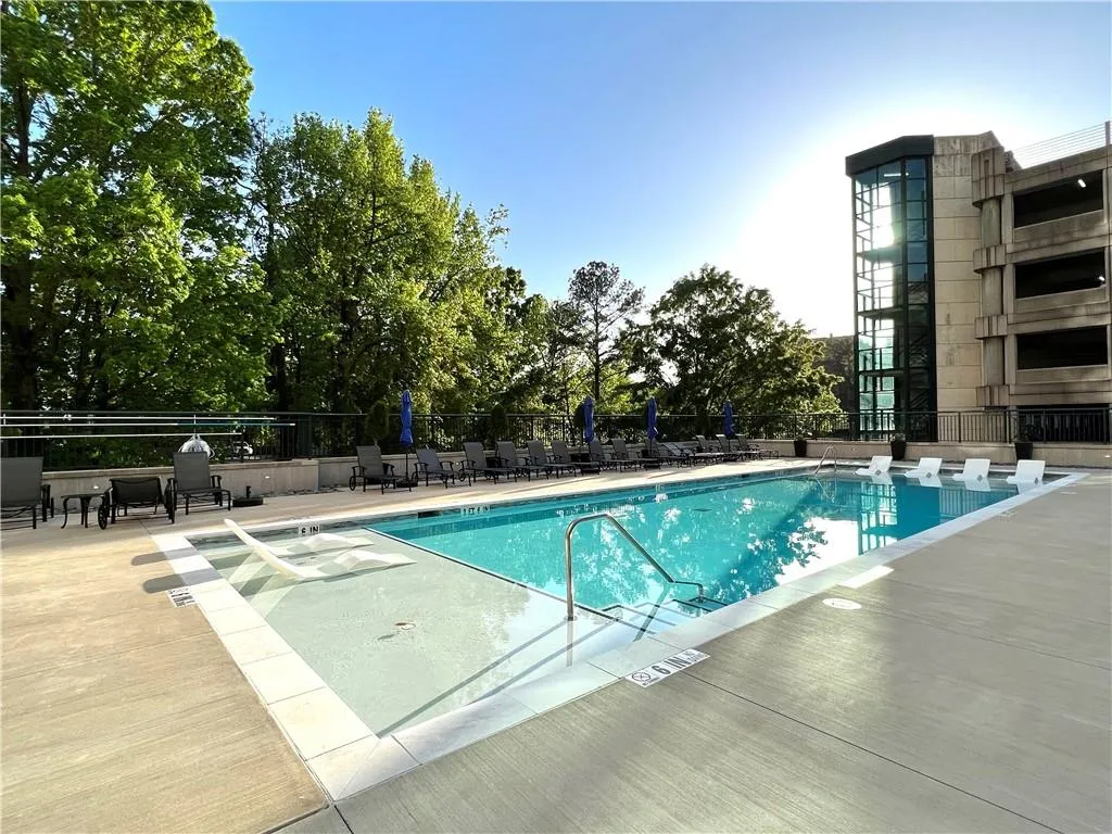 3040 Peachtree Road Nw Unit 301, Atlanta, Georgia 30305, 1 Bedroom Bedrooms, ,1 BathroomBathrooms,Residential,For Sale,3040 Peachtree Road Nw Unit 301,7647854