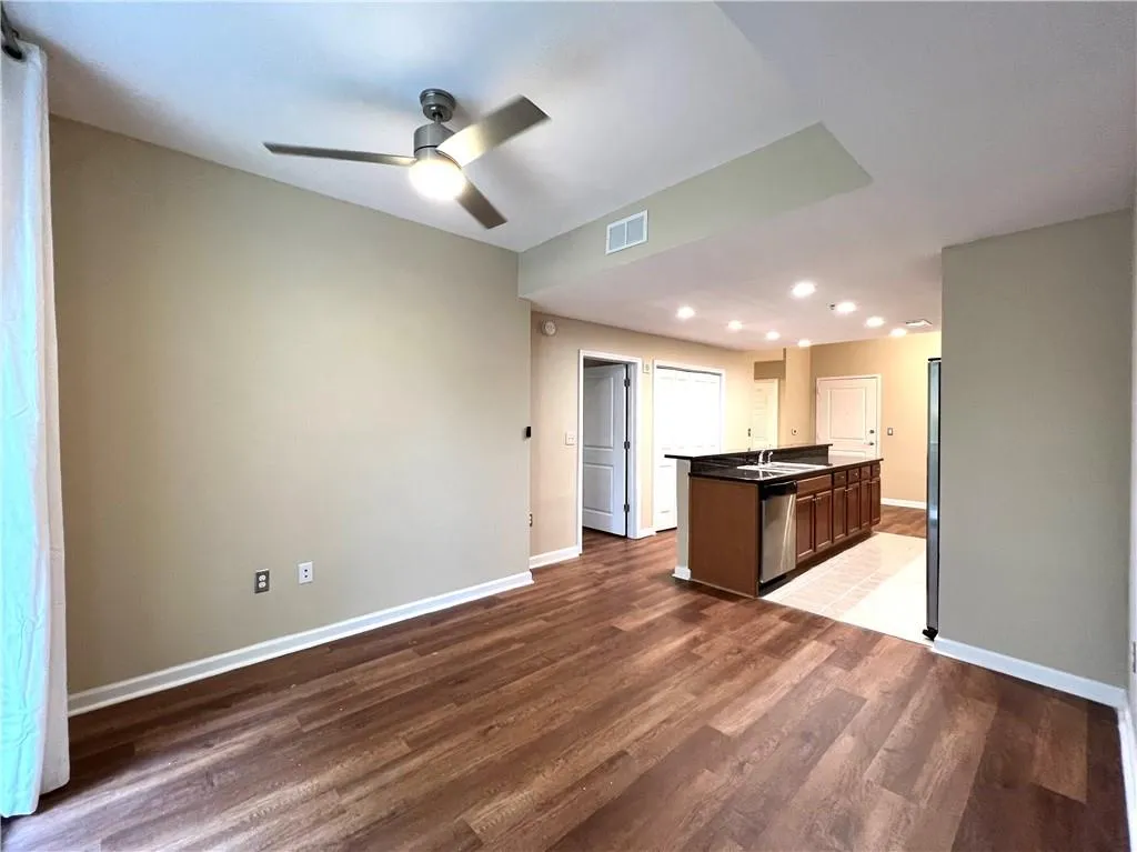 3040 Peachtree Road Nw Unit 301, Atlanta, Georgia 30305, 1 Bedroom Bedrooms, ,1 BathroomBathrooms,Residential,For Sale,3040 Peachtree Road Nw Unit 301,7647854