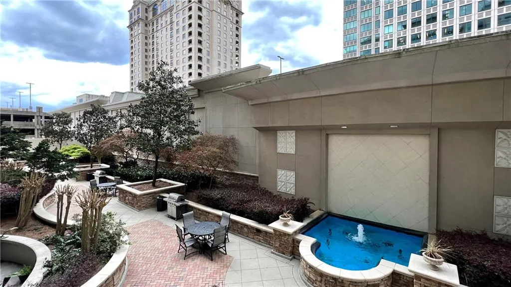3040 Peachtree Road Nw Unit 301, Atlanta, Georgia 30305, 1 Bedroom Bedrooms, ,1 BathroomBathrooms,Residential,For Sale,3040 Peachtree Road Nw Unit 301,7647854