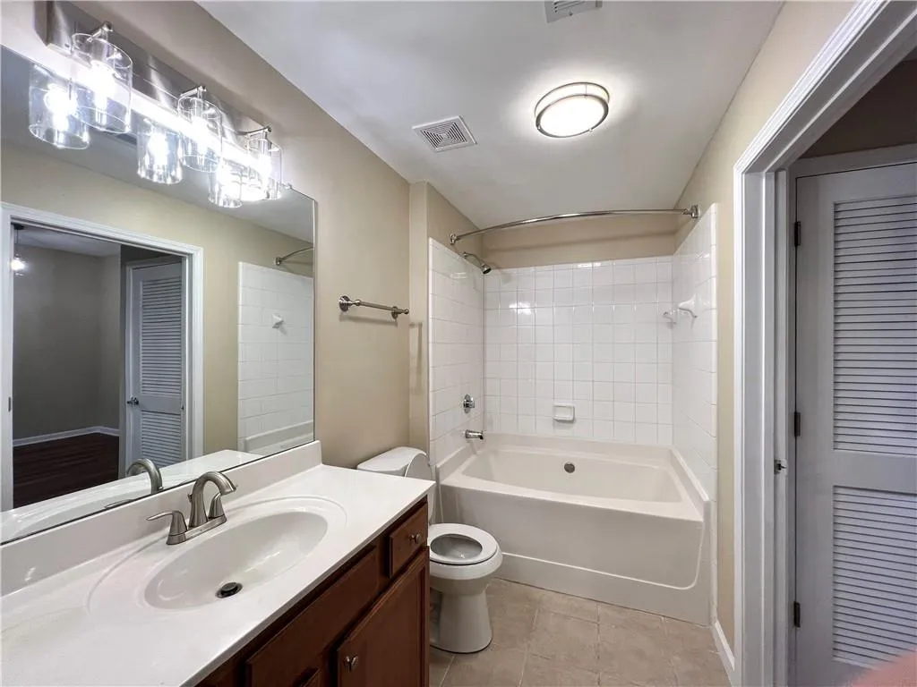 3040 Peachtree Road Nw Unit 301, Atlanta, Georgia 30305, 1 Bedroom Bedrooms, ,1 BathroomBathrooms,Residential,For Sale,3040 Peachtree Road Nw Unit 301,7647854