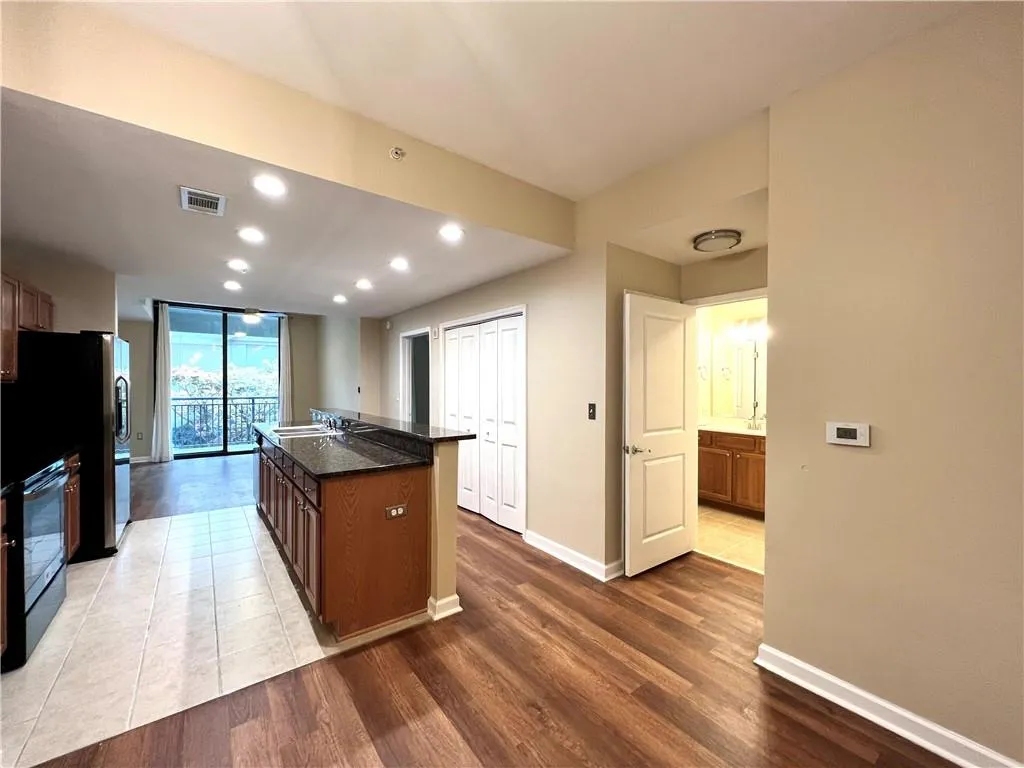 3040 Peachtree Road Nw Unit 301, Atlanta, Georgia 30305, 1 Bedroom Bedrooms, ,1 BathroomBathrooms,Residential,For Sale,3040 Peachtree Road Nw Unit 301,7647854