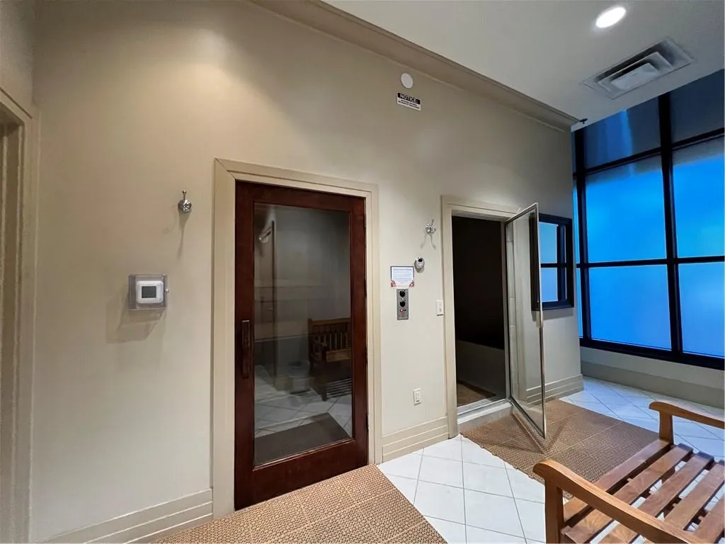 3040 Peachtree Road Nw Unit 301, Atlanta, Georgia 30305, 1 Bedroom Bedrooms, ,1 BathroomBathrooms,Residential,For Sale,3040 Peachtree Road Nw Unit 301,7647854