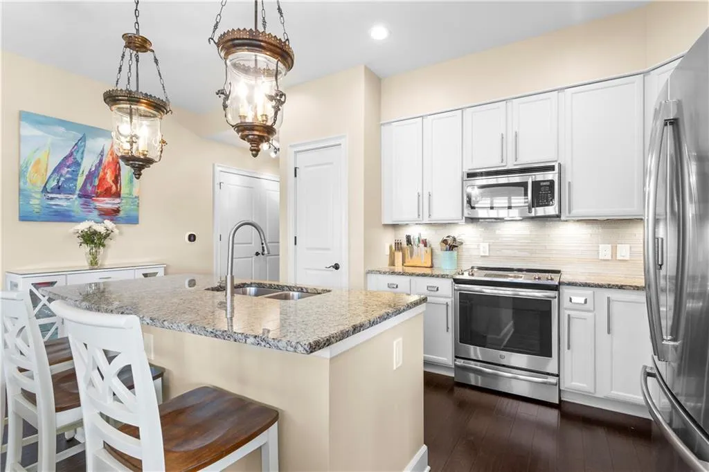 200 River Vista Drive Unit 724, Atlanta, Georgia 30339, 2 Bedrooms Bedrooms, ,2 BathroomsBathrooms,Residential,Sold,200 River Vista Drive Unit 724,7188741