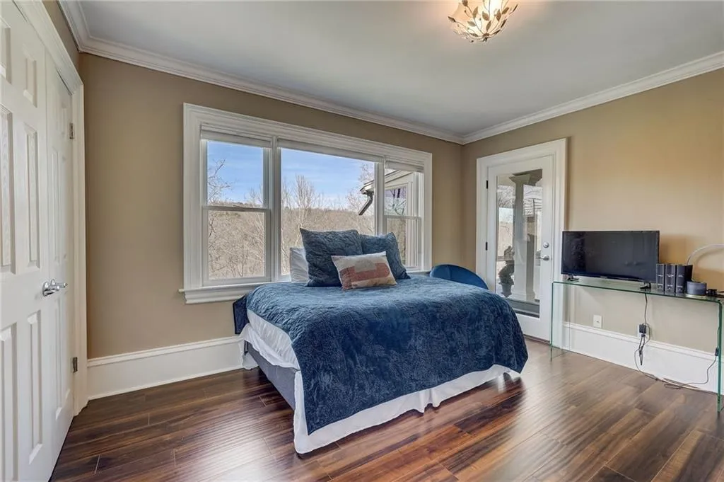 Terrace bedroom 2 to sunroom