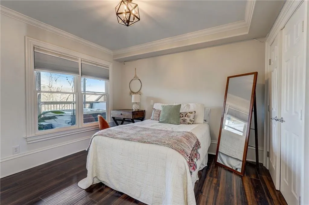 Terrace bedroom view to hot tub