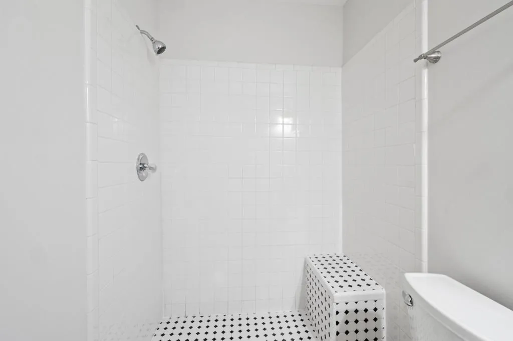 6980 Roswell Road Unit C11, Sandy Springs, Georgia 30328, 2 Bedrooms Bedrooms, ,2 BathroomsBathrooms,Residential,Sold,6980 Roswell Road Unit C11,6915609