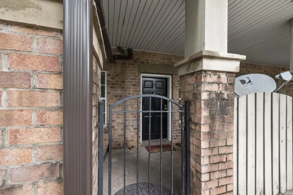 6980 Roswell Road Unit C11, Sandy Springs, Georgia 30328, 2 Bedrooms Bedrooms, ,2 BathroomsBathrooms,Residential,Sold,6980 Roswell Road Unit C11,6915609