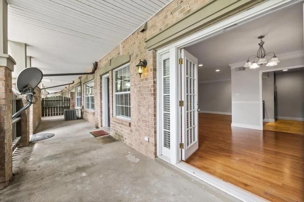 6980 Roswell Road Unit C11, Sandy Springs, Georgia 30328, 2 Bedrooms Bedrooms, ,2 BathroomsBathrooms,Residential,Sold,6980 Roswell Road Unit C11,6915609