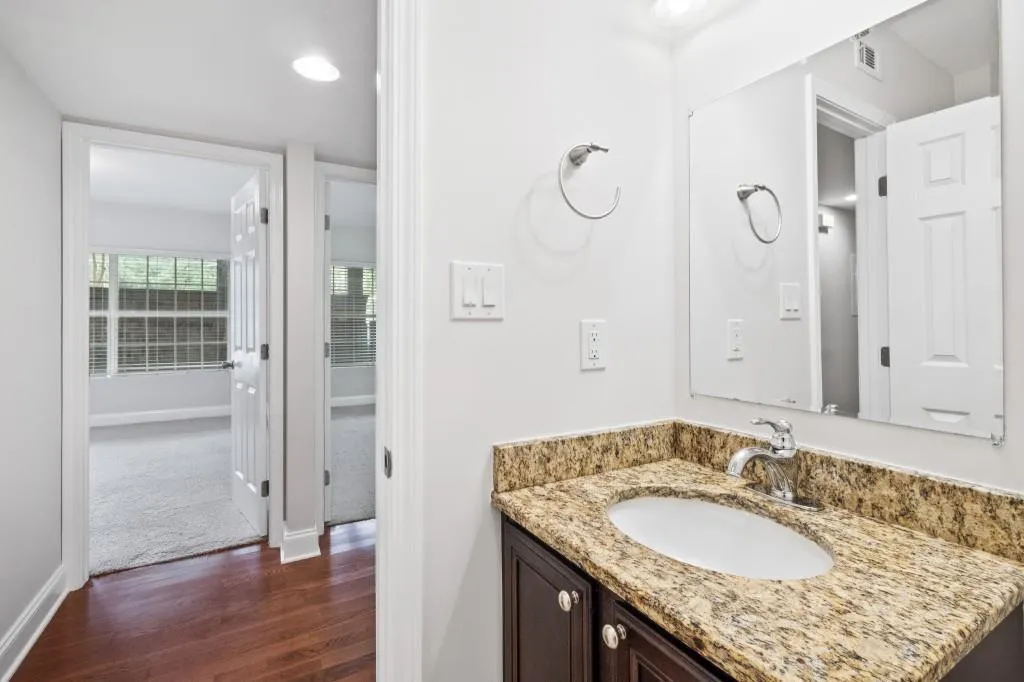 6980 Roswell Road Unit C11, Sandy Springs, Georgia 30328, 2 Bedrooms Bedrooms, ,2 BathroomsBathrooms,Residential,Sold,6980 Roswell Road Unit C11,6915609