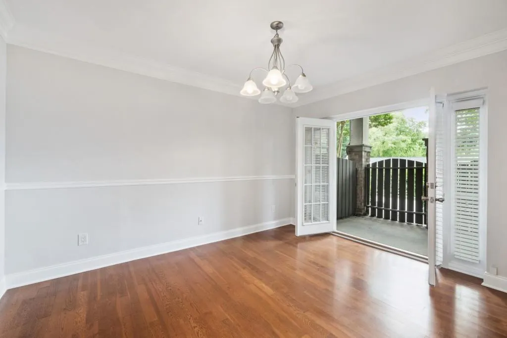 6980 Roswell Road Unit C11, Sandy Springs, Georgia 30328, 2 Bedrooms Bedrooms, ,2 BathroomsBathrooms,Residential,Sold,6980 Roswell Road Unit C11,6915609