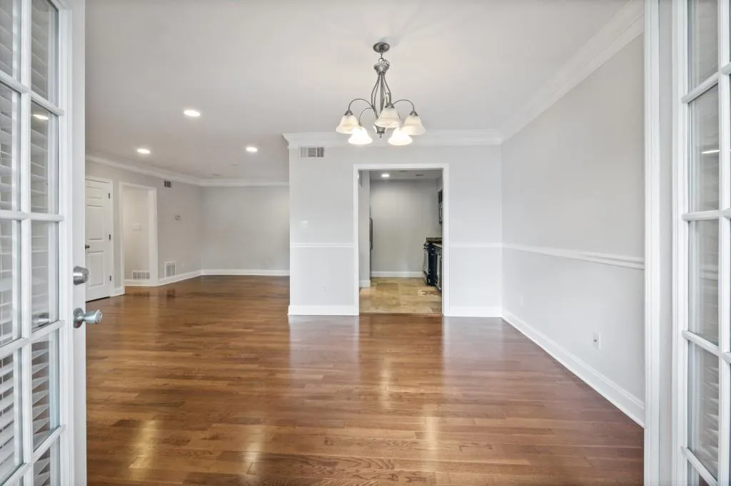 6980 Roswell Road Unit C11, Sandy Springs, Georgia 30328, 2 Bedrooms Bedrooms, ,2 BathroomsBathrooms,Residential,Sold,6980 Roswell Road Unit C11,6915609