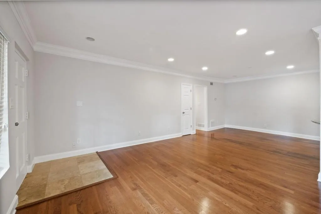 6980 Roswell Road Unit C11, Sandy Springs, Georgia 30328, 2 Bedrooms Bedrooms, ,2 BathroomsBathrooms,Residential,Sold,6980 Roswell Road Unit C11,6915609