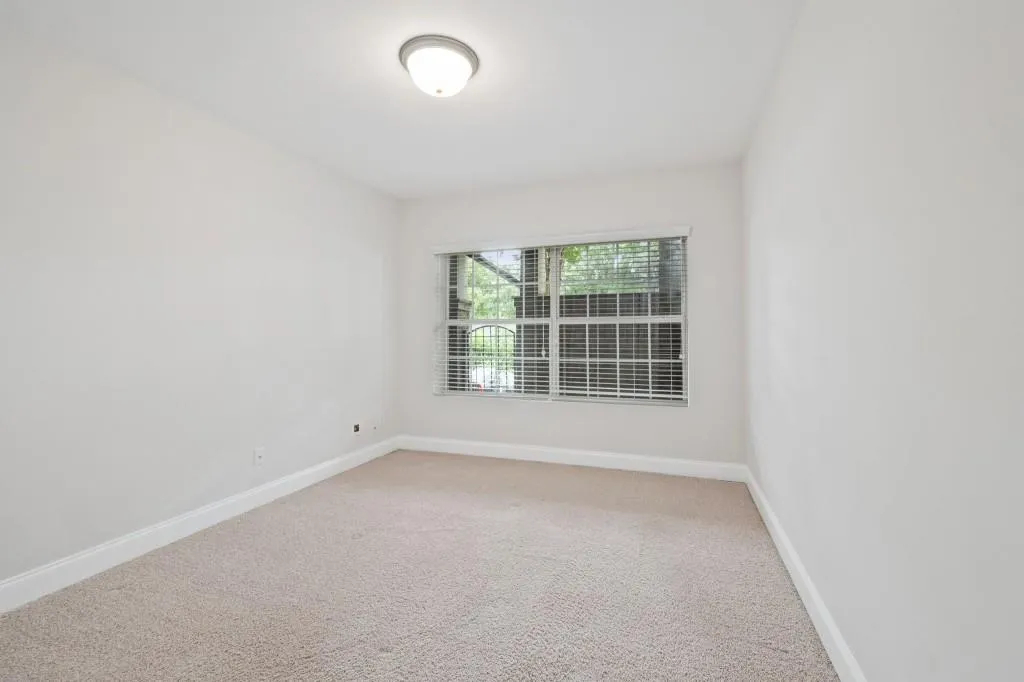 6980 Roswell Road Unit C11, Sandy Springs, Georgia 30328, 2 Bedrooms Bedrooms, ,2 BathroomsBathrooms,Residential,Sold,6980 Roswell Road Unit C11,6915609