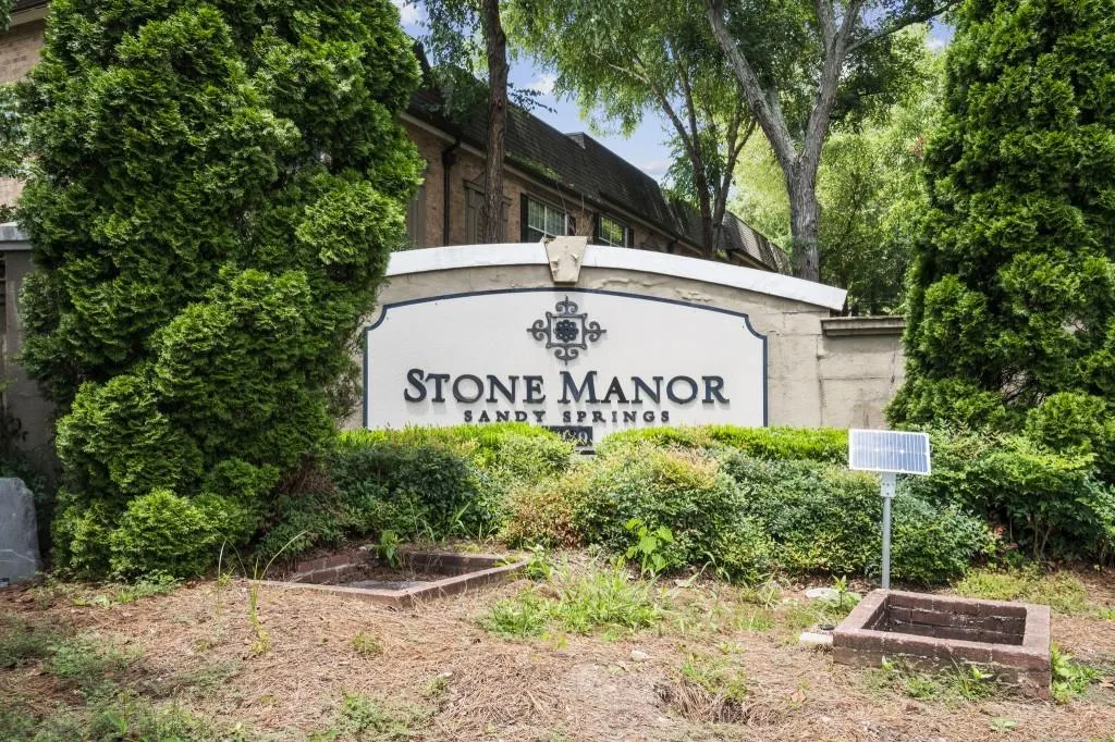 6980 Roswell Road Unit C11, Sandy Springs, Georgia 30328, 2 Bedrooms Bedrooms, ,2 BathroomsBathrooms,Residential,Sold,6980 Roswell Road Unit C11,6915609