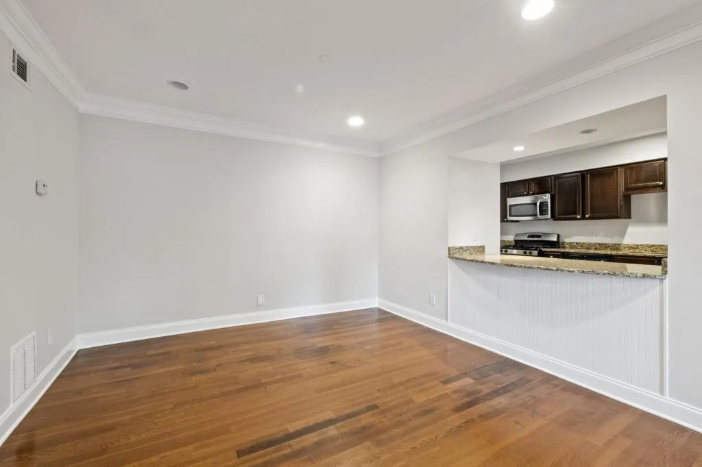 6980 Roswell Road Unit C11, Sandy Springs, Georgia 30328, 2 Bedrooms Bedrooms, ,2 BathroomsBathrooms,Residential,Sold,6980 Roswell Road Unit C11,6915609