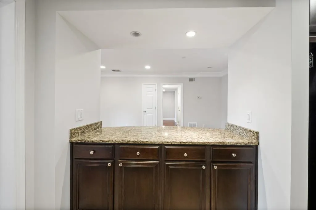 6980 Roswell Road Unit C11, Sandy Springs, Georgia 30328, 2 Bedrooms Bedrooms, ,2 BathroomsBathrooms,Residential,Sold,6980 Roswell Road Unit C11,6915609