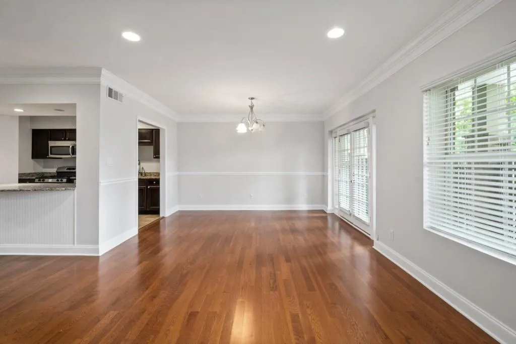 6980 Roswell Road Unit C11, Sandy Springs, Georgia 30328, 2 Bedrooms Bedrooms, ,2 BathroomsBathrooms,Residential,Sold,6980 Roswell Road Unit C11,6915609