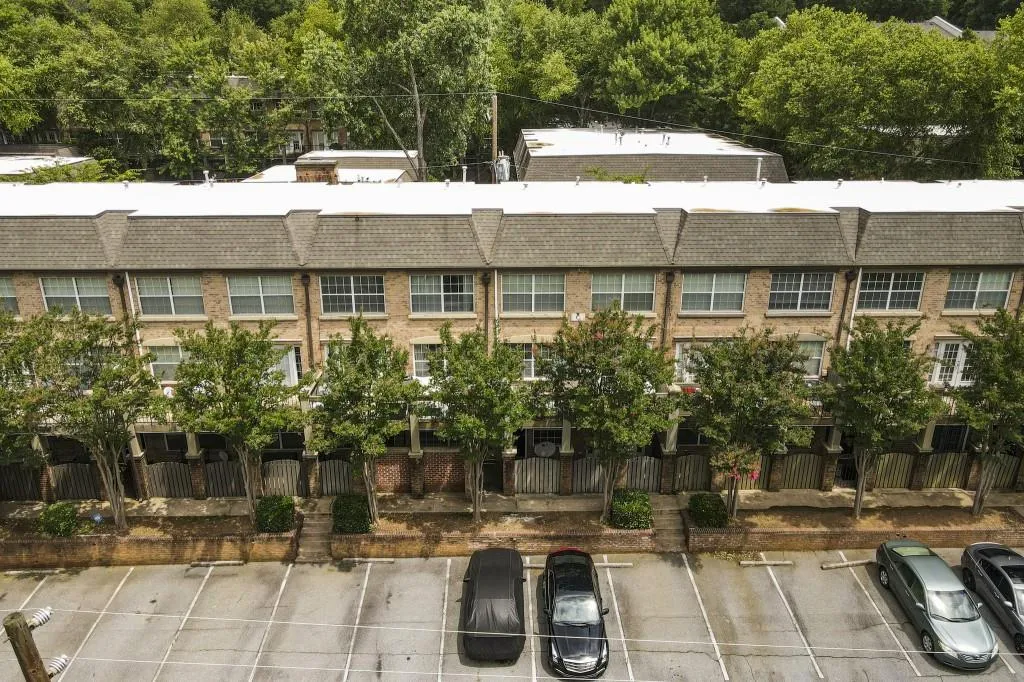 6980 Roswell Road Unit C11, Sandy Springs, Georgia 30328, 2 Bedrooms Bedrooms, ,2 BathroomsBathrooms,Residential,Sold,6980 Roswell Road Unit C11,6915609