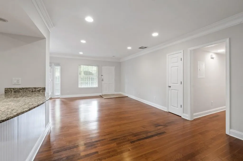 6980 Roswell Road Unit C11, Sandy Springs, Georgia 30328, 2 Bedrooms Bedrooms, ,2 BathroomsBathrooms,Residential,Sold,6980 Roswell Road Unit C11,6915609