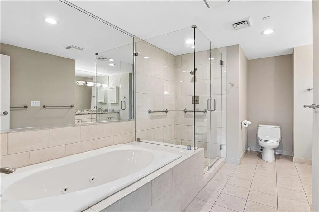 700 Park Regency Place Ne Unit 707, Atlanta, Georgia 30326, 3 Bedrooms Bedrooms, 0 ,2 BathroomsBathrooms,Residential,For Sale,700 Park Regency Place Ne Unit 707,7821458