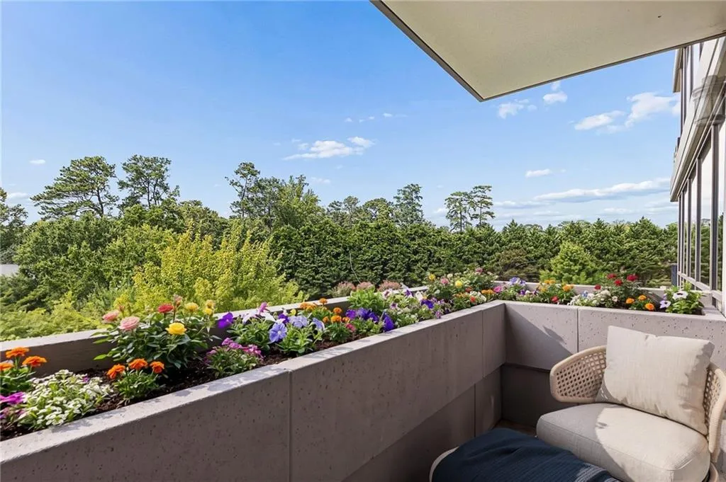 700 Park Regency Place Ne Unit 707, Atlanta, Georgia 30326, 3 Bedrooms Bedrooms, 0 ,2 BathroomsBathrooms,Residential,For Sale,700 Park Regency Place Ne Unit 707,7821458