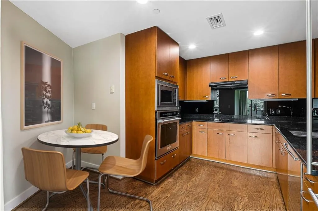 700 Park Regency Place Ne Unit 707, Atlanta, Georgia 30326, 3 Bedrooms Bedrooms, 0 ,2 BathroomsBathrooms,Residential,For Sale,700 Park Regency Place Ne Unit 707,7821458